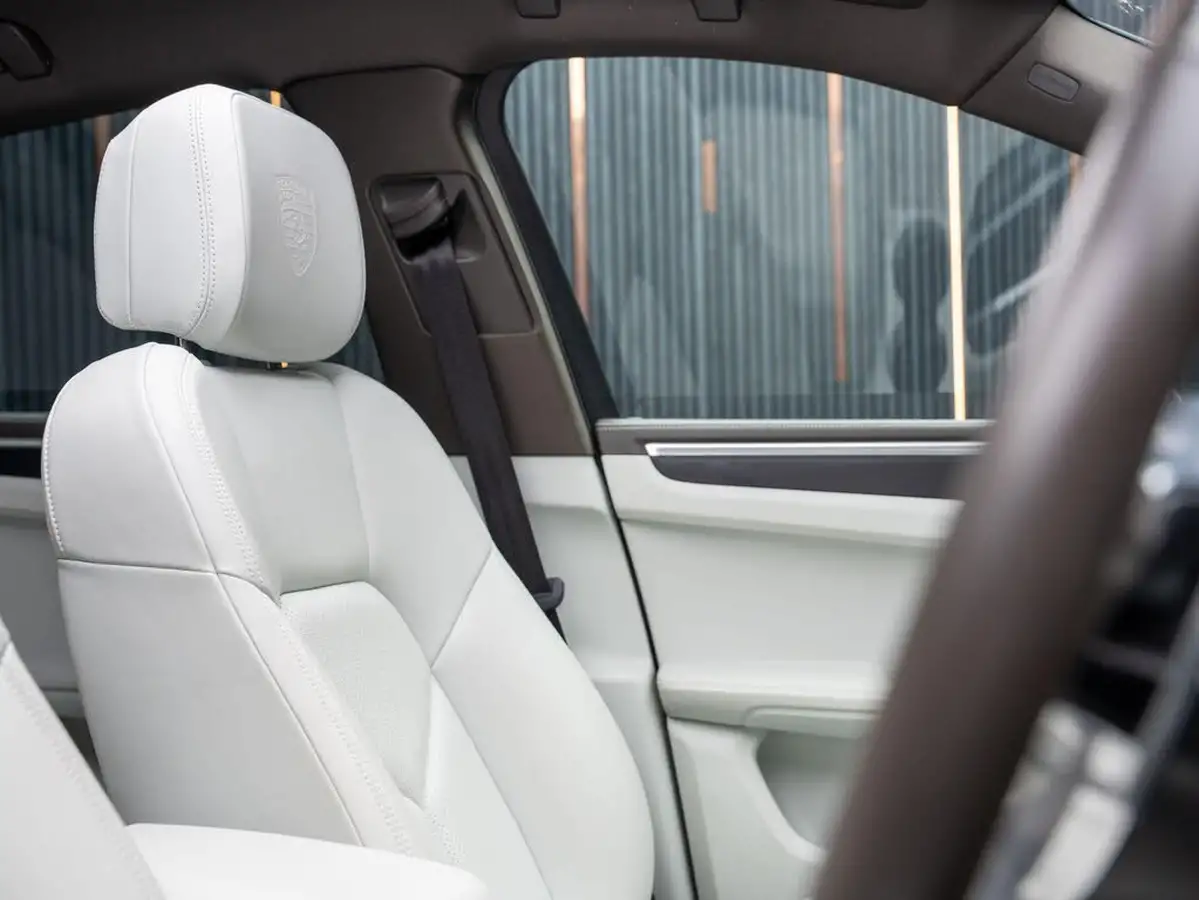 2021-porsche-macan-20-245ps-big-28