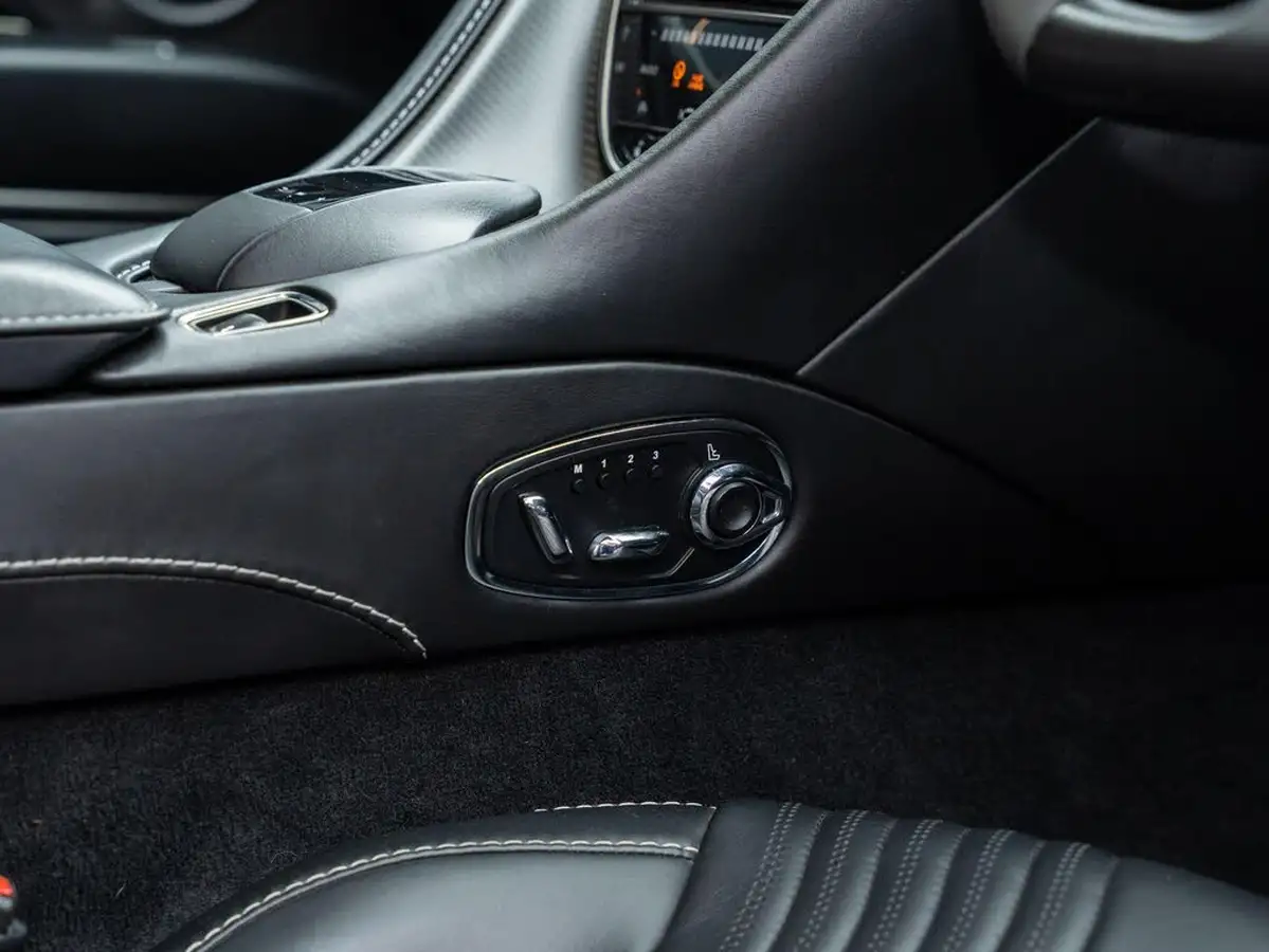 2022-aston-martin-db11-40-v8-503bhp-ss-big-13