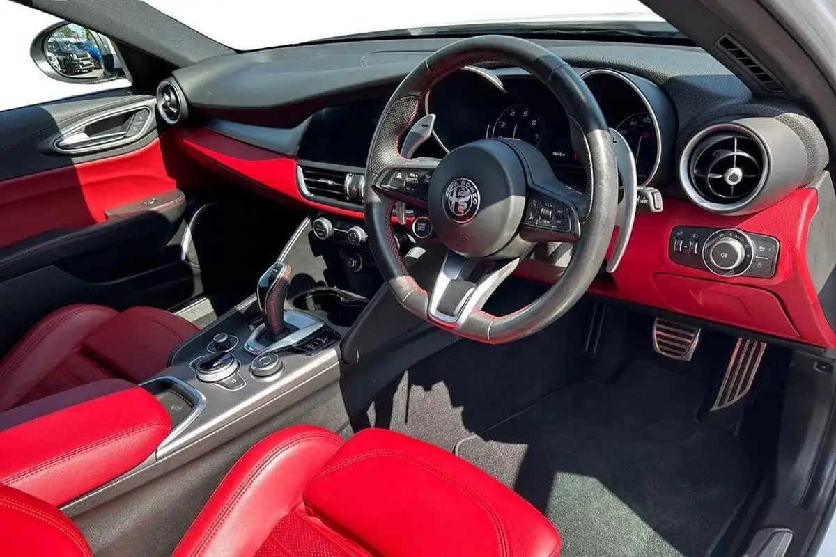 2021-alfa-romeo-giulia-20-veloce-276bhp-big-5