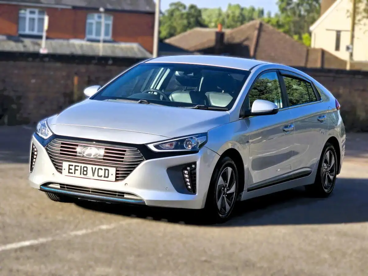 2018-hyundai-ioniq-16-gdi-premium-se-hybrid-big-17
