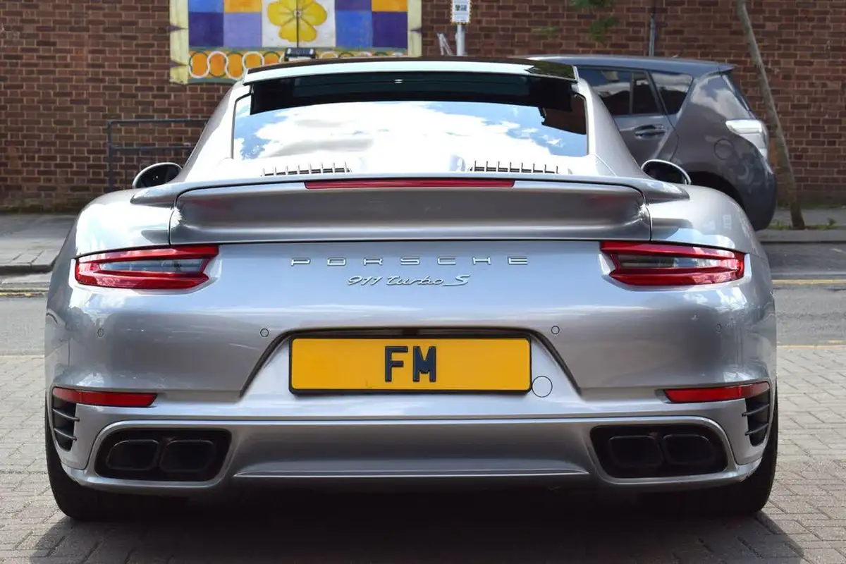 2016-porsche-911-38-turbo-s-coupe-big-11