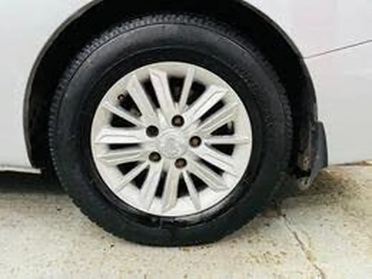2014-kgm-ssangyong-turismo-20td-es-t-tronic-big-20