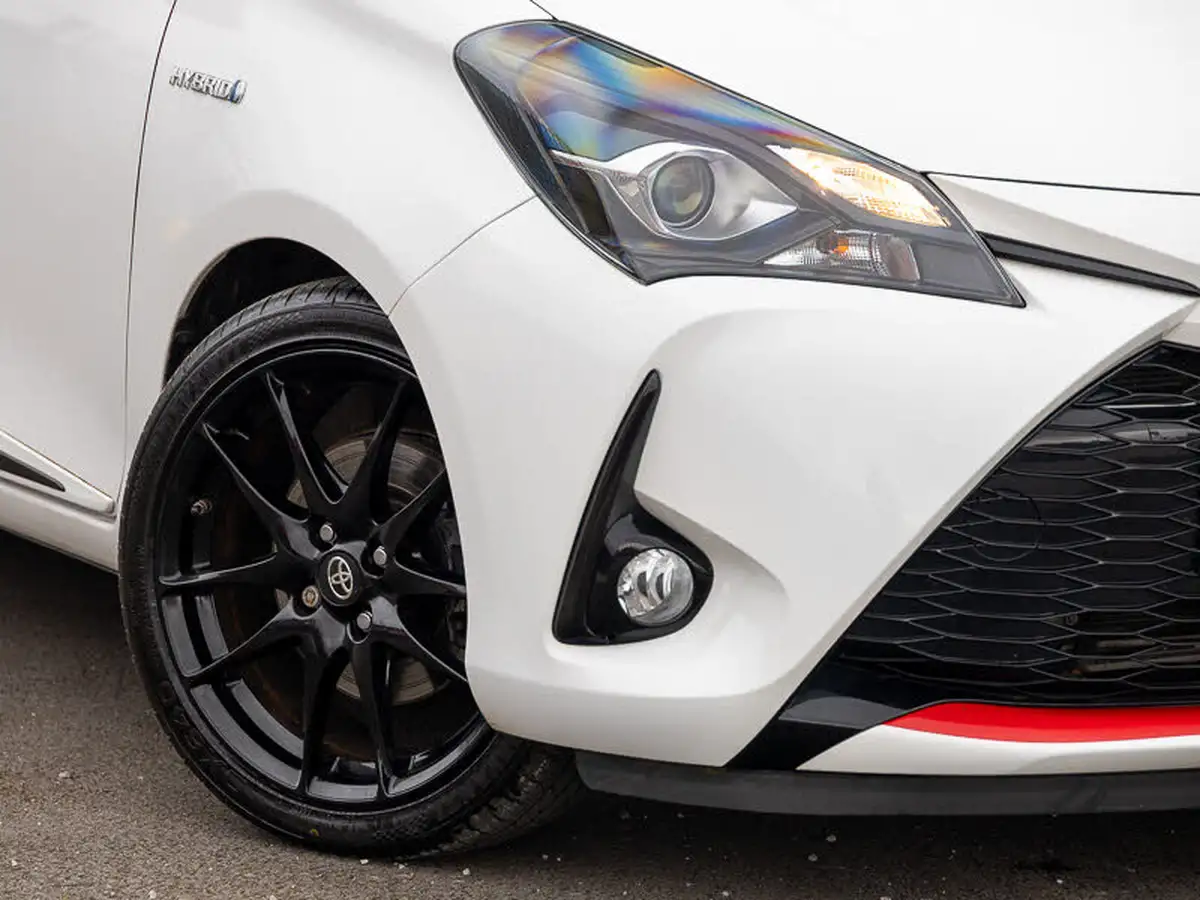 2019-toyota-yaris-15-vvt-i-gr-sport-big-19