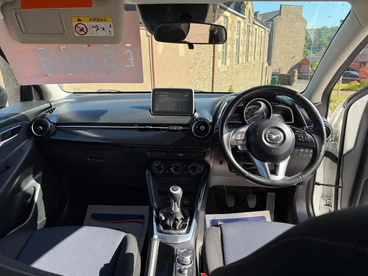 2016-mazda-mazda2-15-se-l-90ps-big-11