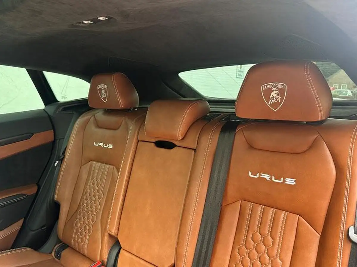 2023-lamborghini-urus-40-no-trim-big-7