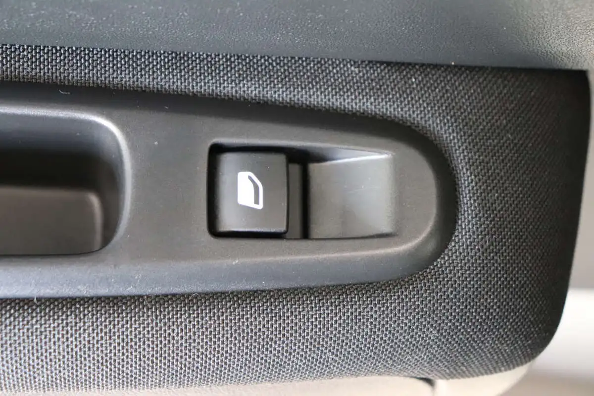 2018-citroen-c3-12-puretech-feel-82ps-big-42
