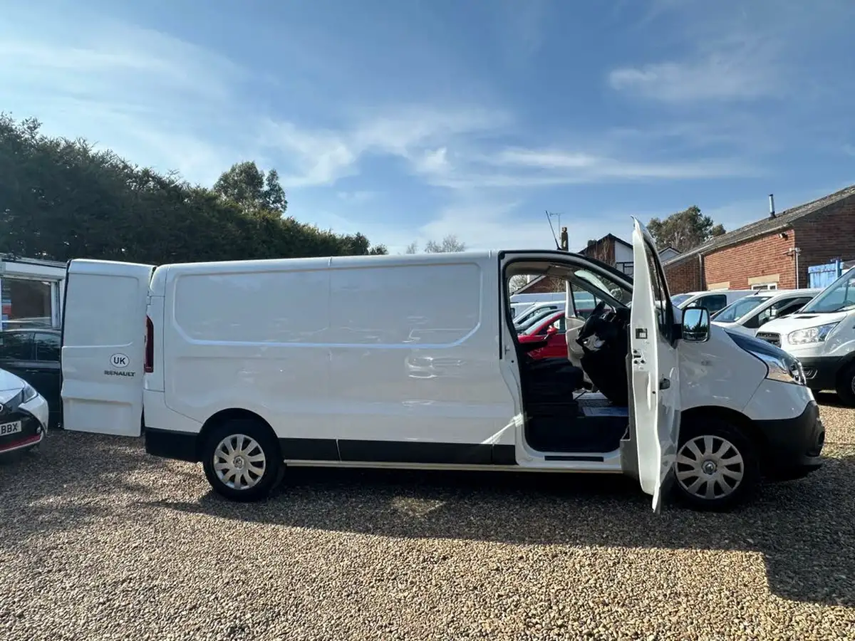 2021-renault-trafic-20dci-ll30-energy-120-business-panel-big-21
