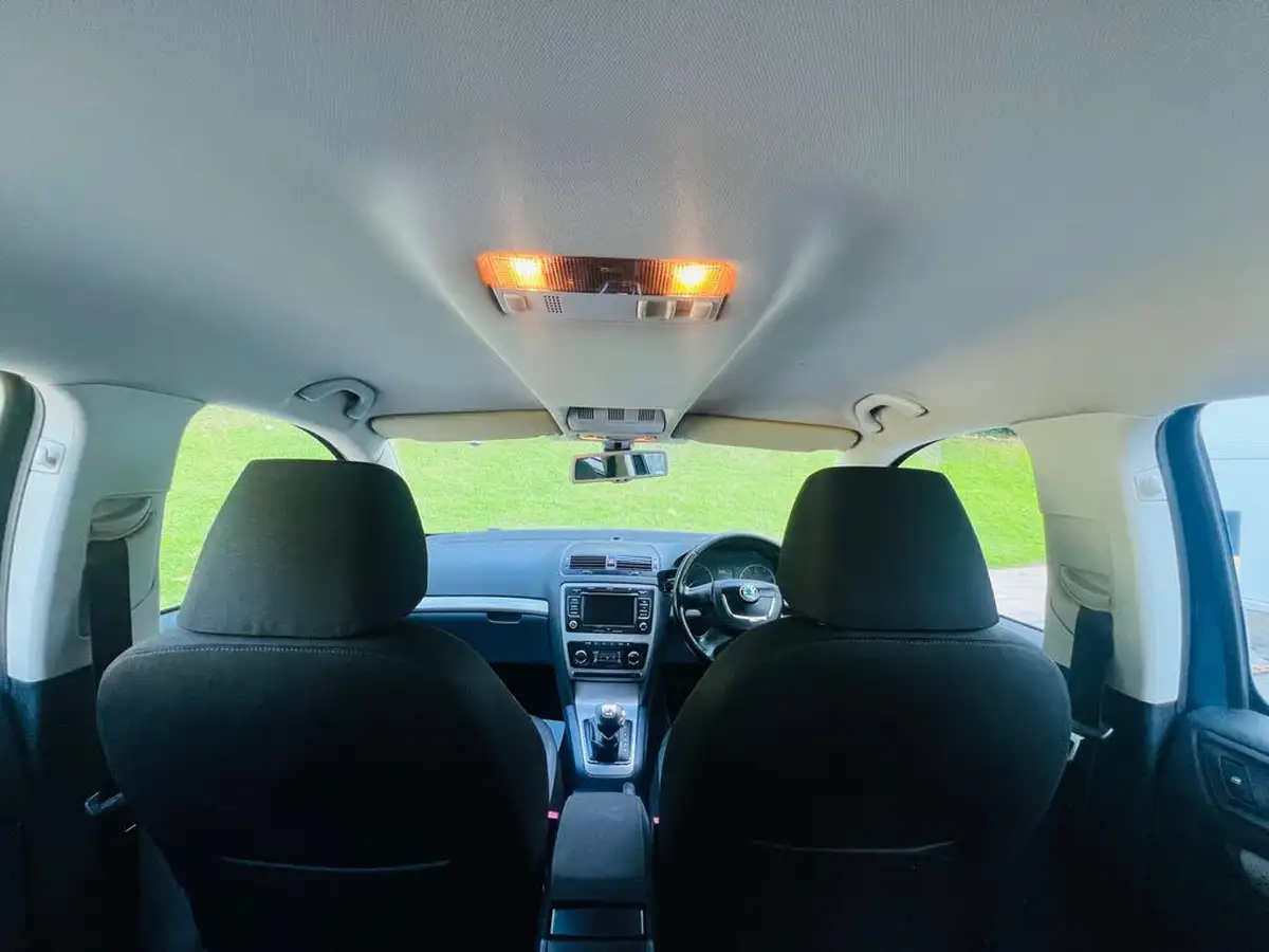 2012-skoda-octavia-16td-elegance-105ps-estate-dsg-big-45