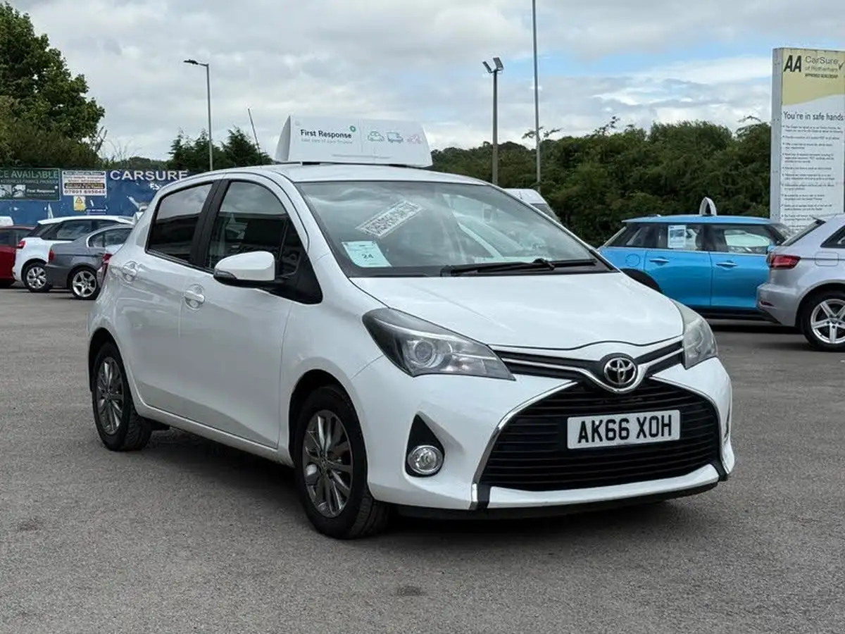 2016-toyota-yaris-133-icon-vvt-i-5d-big-6