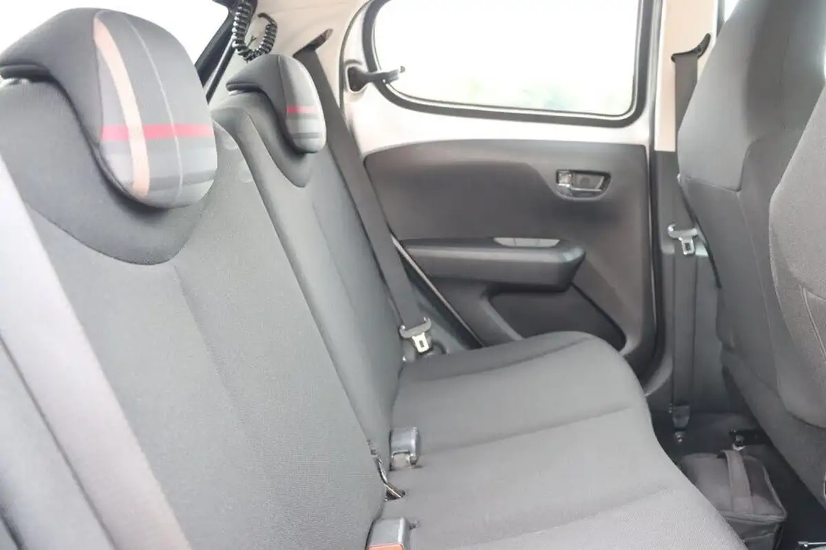 2015-peugeot-108-12-allure-vti-puretech-hatchback-5d-big-17