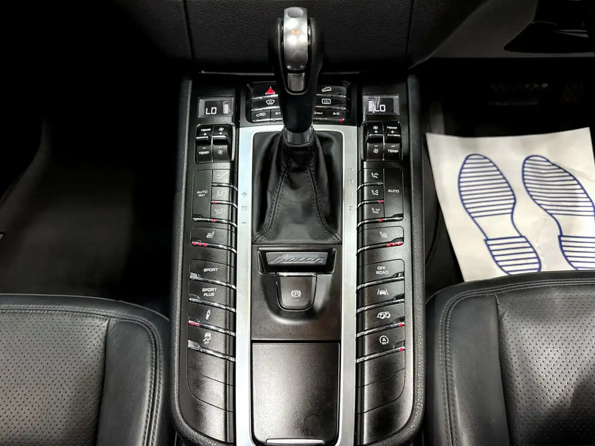 2016-porsche-macan-30-gts-big-57