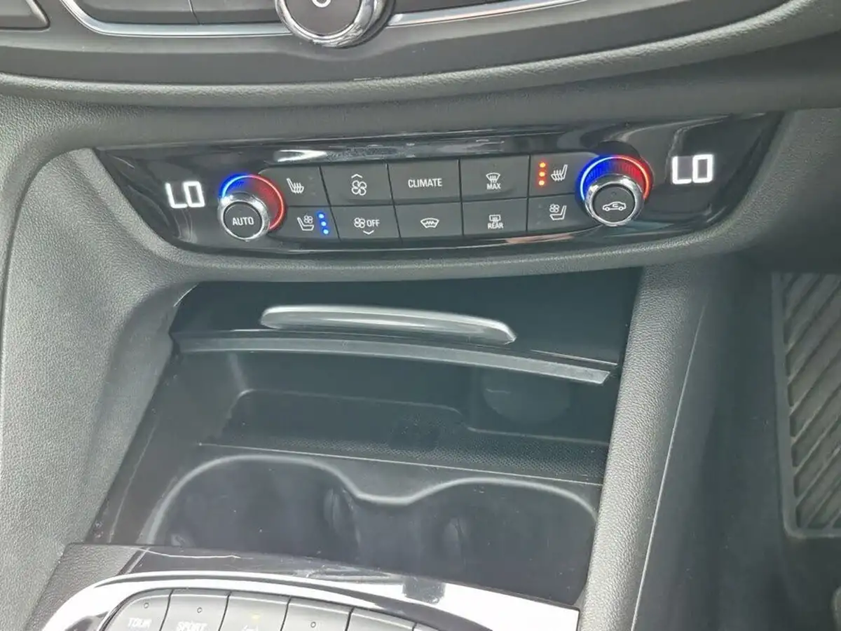 2018-vauxhall-insignia-grand-sport-20-biturbo-gsi-nav-big-23