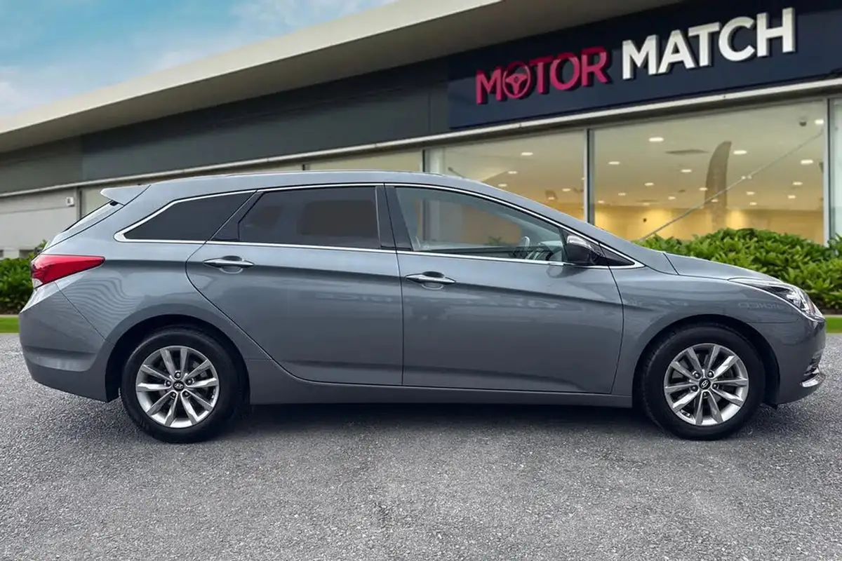 2017-hyundai-i40-17crdi-se-nav-141ps-tourer-5d-big-2