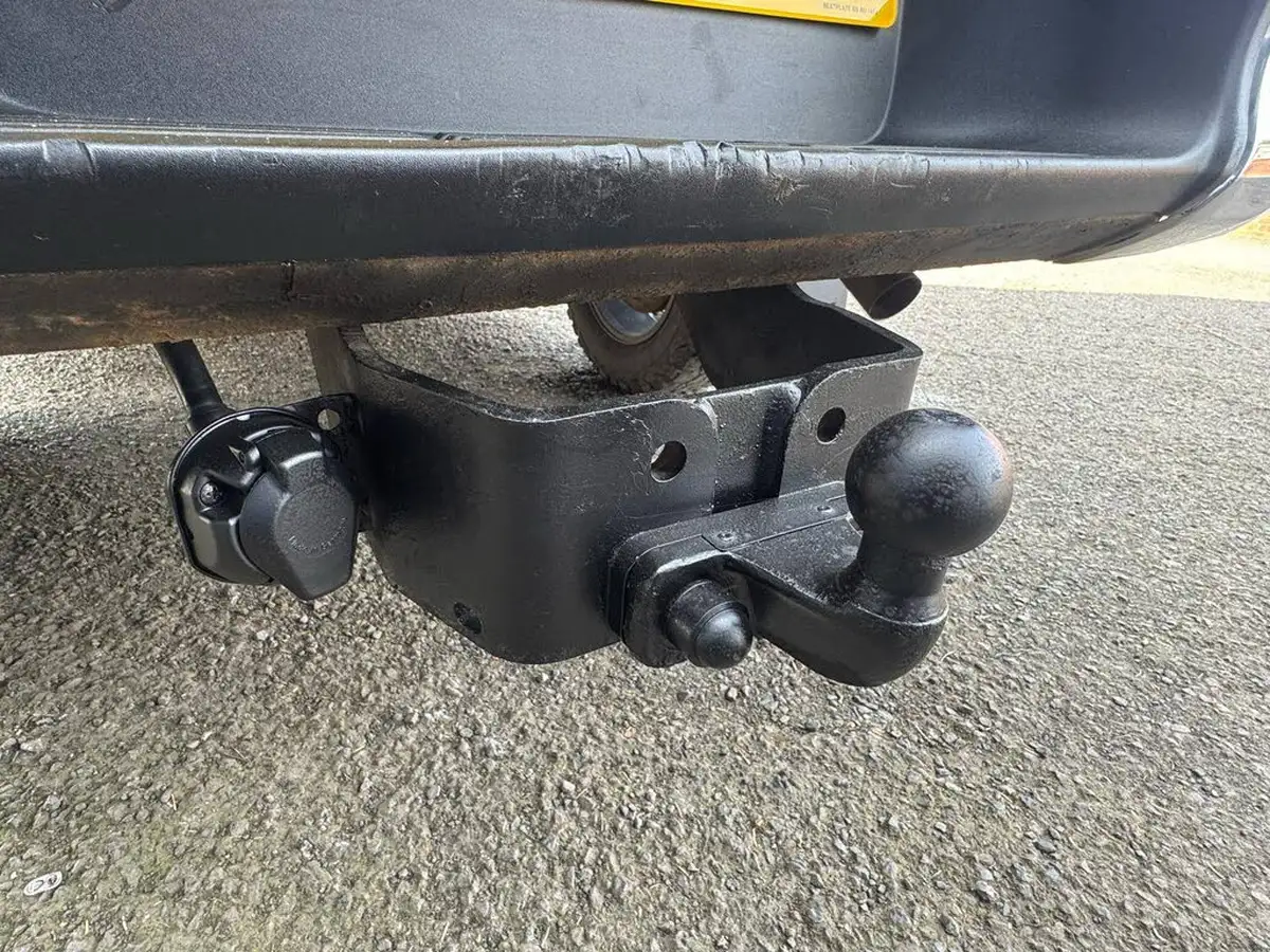 2020-toyota-hi-lux-24d-4d-invincible-150hpeu6dt-e-35t-auto-big-4