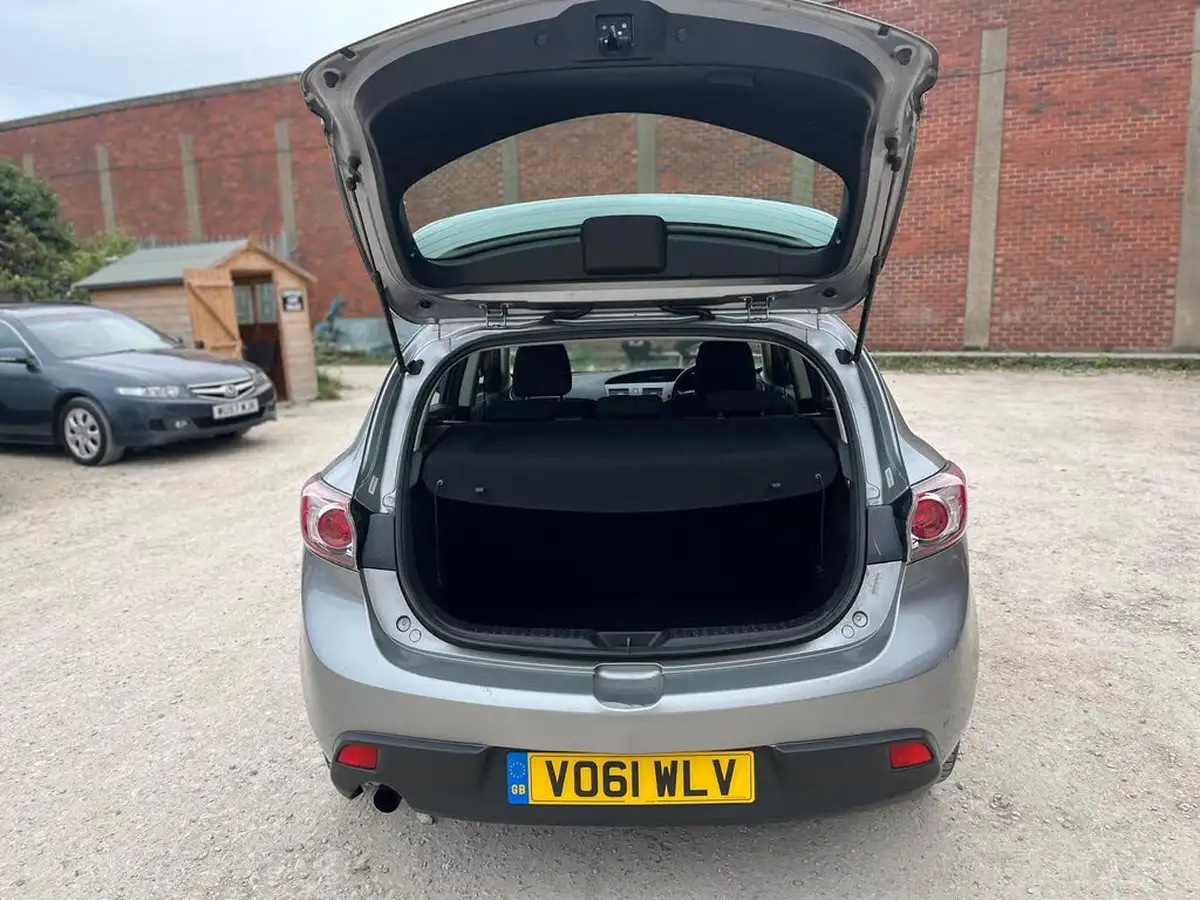 2011-mazda-mazda3-16td-ts2-nav-big-27