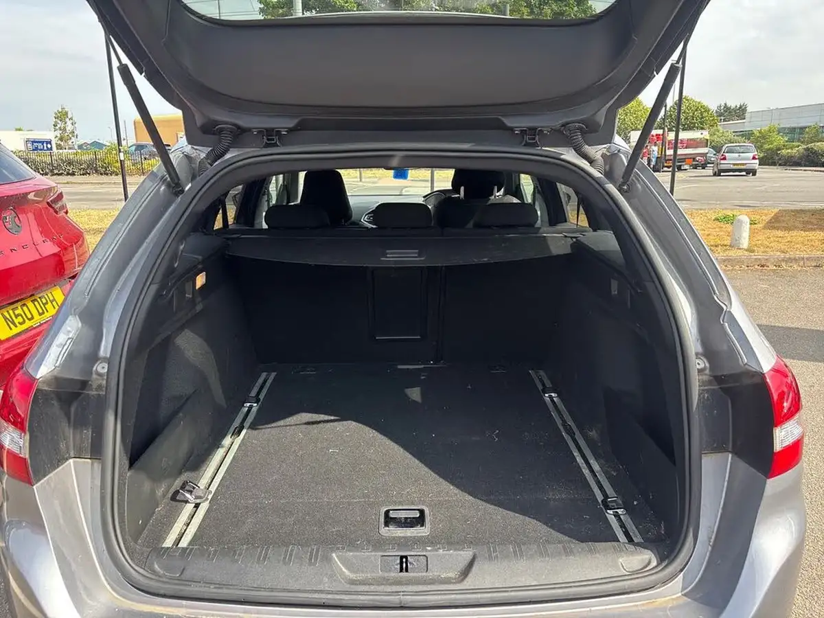 2018-peugeot-308-sw-12-puretech-gt-line-big-10