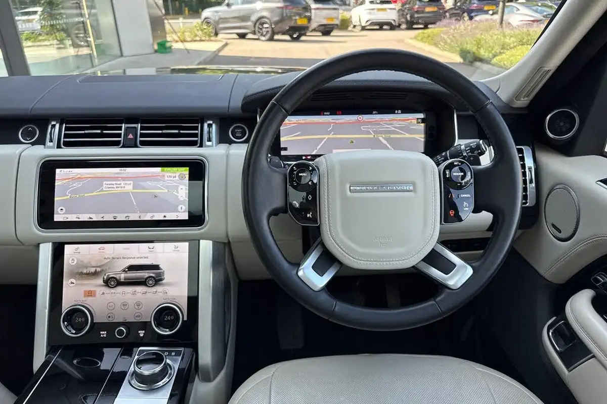 2021-land-rover-range-rover-30-p400-vogue-se-big-26