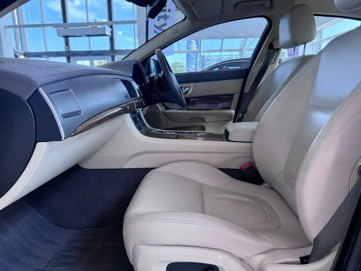 2014-jaguar-xf-30td-premium-luxury-saloon-4d-big-27