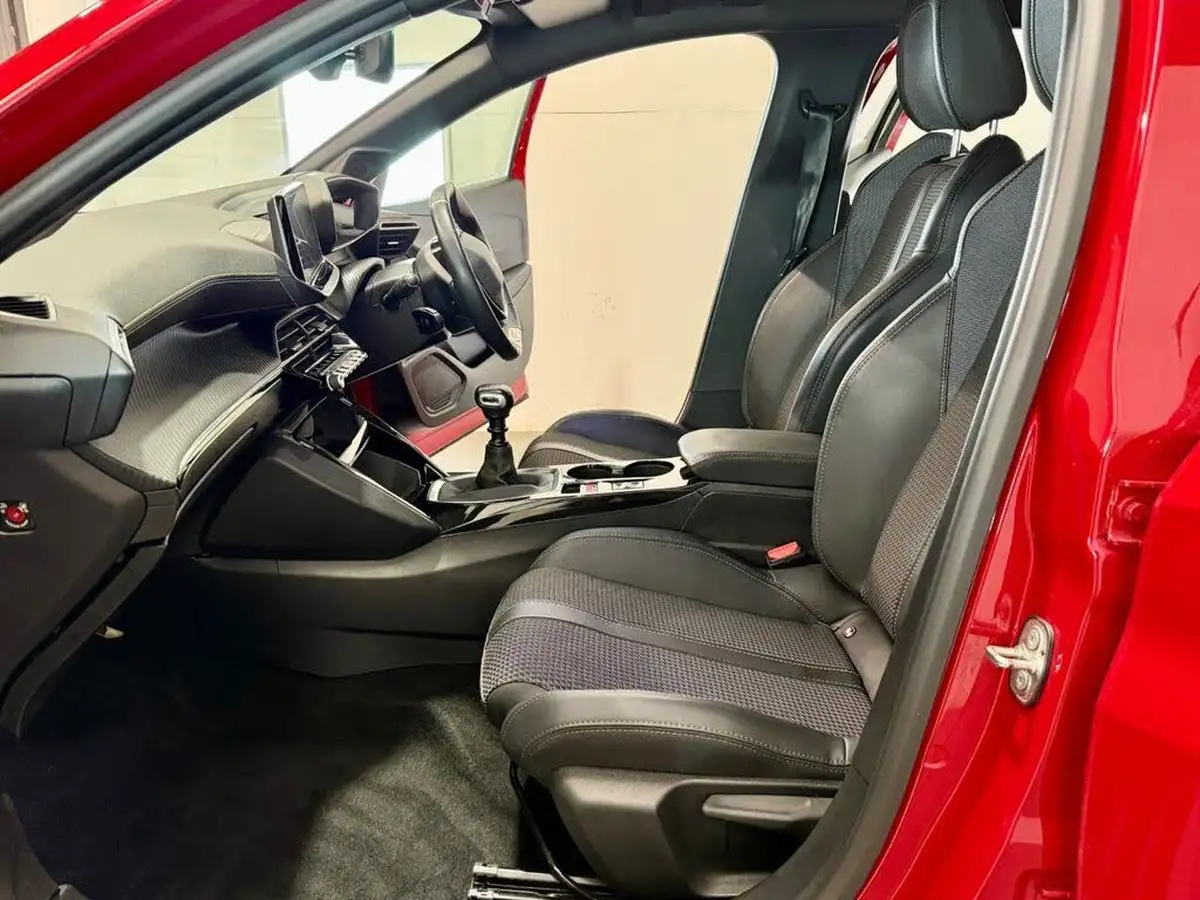 2023-peugeot-208-12-puretech-gt-100ps-big-26