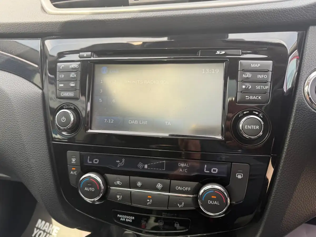 2014-nissan-qashqai-15dci-acenta-premium-big-33
