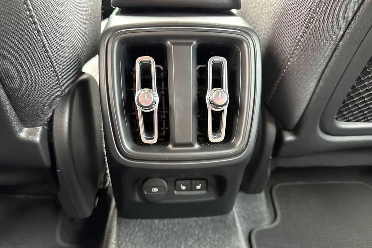 2022-volvo-xc40-20-b3-plus-big-28