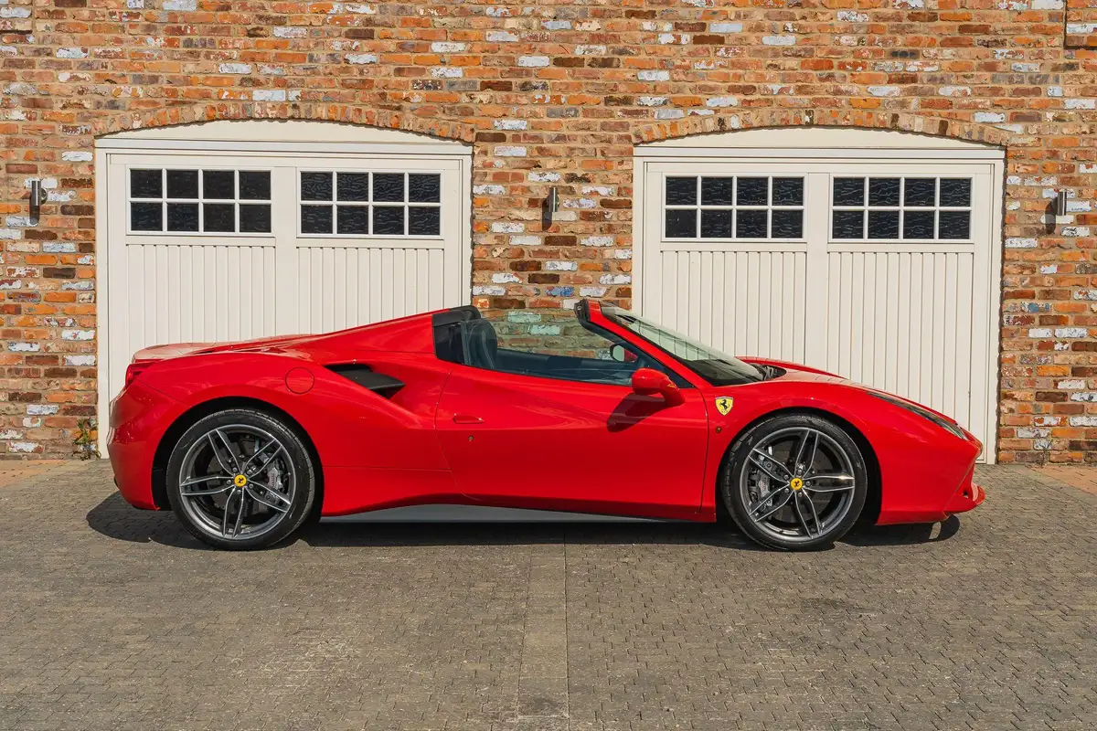 2017-ferrari-488-39-488-spider-big-25