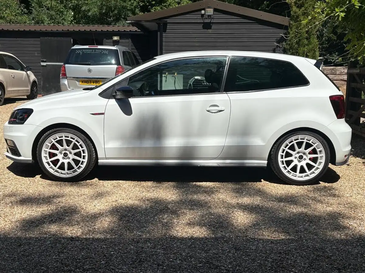 2015-volkswagen-polo-18-tsi-gti-3d-big-8