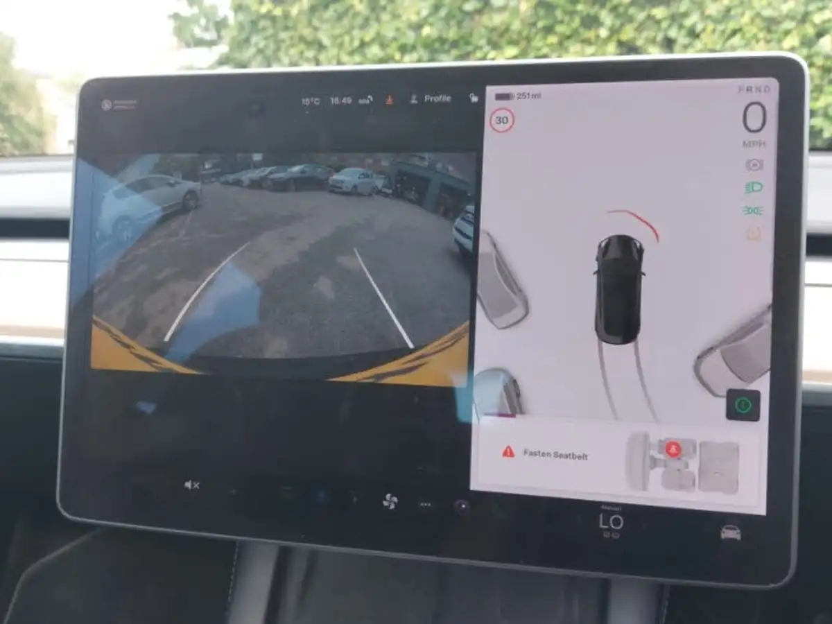 2020-tesla-model-3-e-long-range-big-9