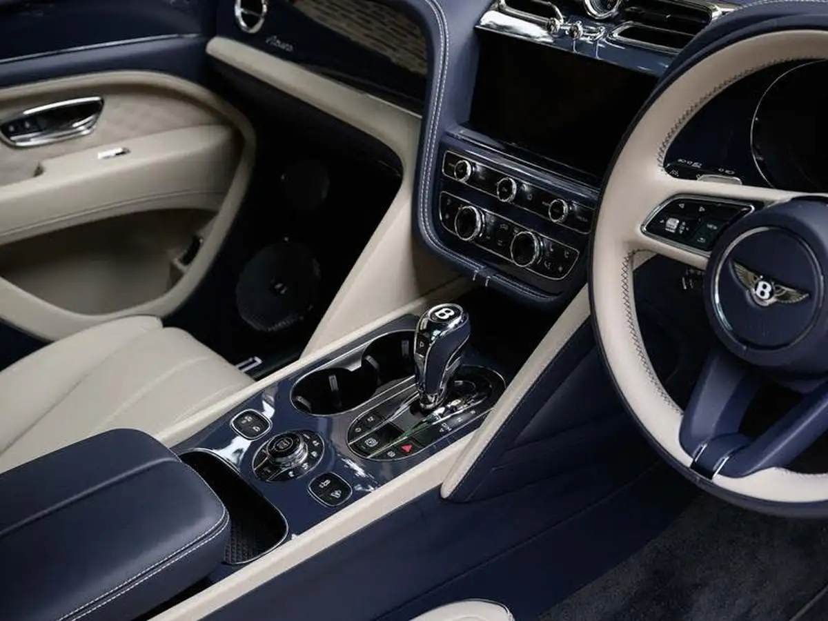 2024-bentley-bentayga-40-v8-extended-wheelbase-azure-big-47