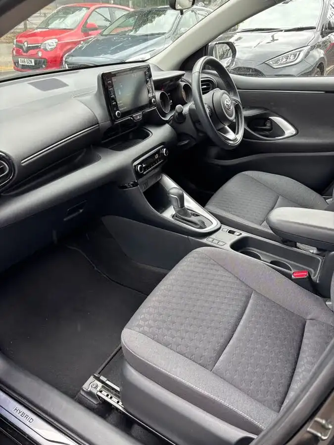 2022-toyota-yaris-15-vvt-i-design-big-7