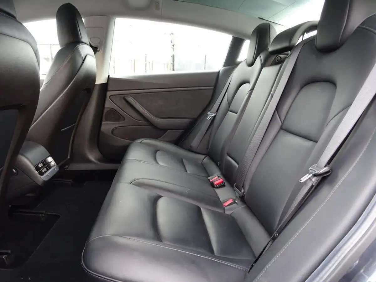 2020-tesla-model-3-e-long-range-big-11