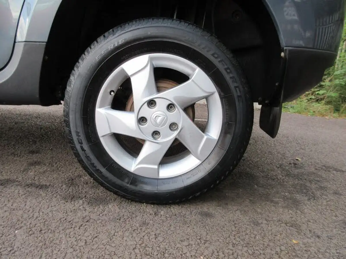 2013-dacia-duster-15d-laureate-107bhp-big-25