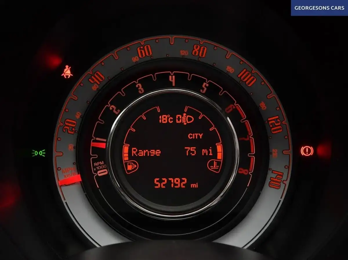 2019-fiat-500-12-lounge-ss-big-16