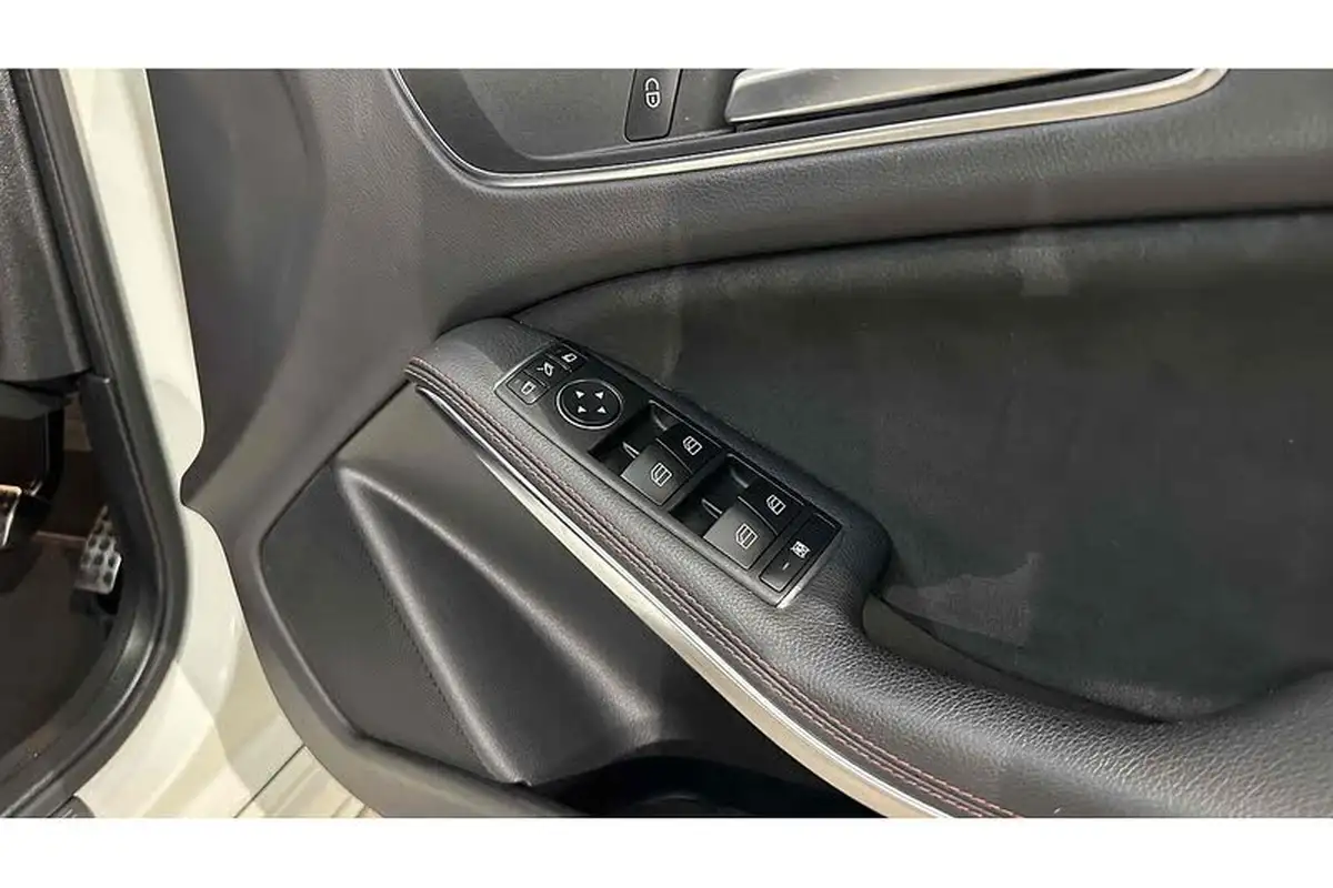 2018-mercedes-benz-a-class-16-a180-amg-line-premiumss-big-29