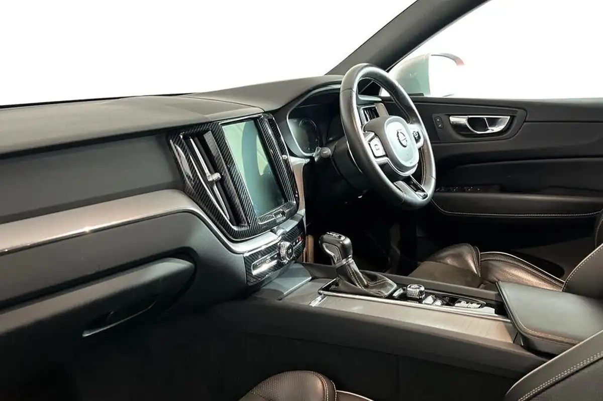 2019-volvo-xc60-20-t5-r-design-awd-big-10