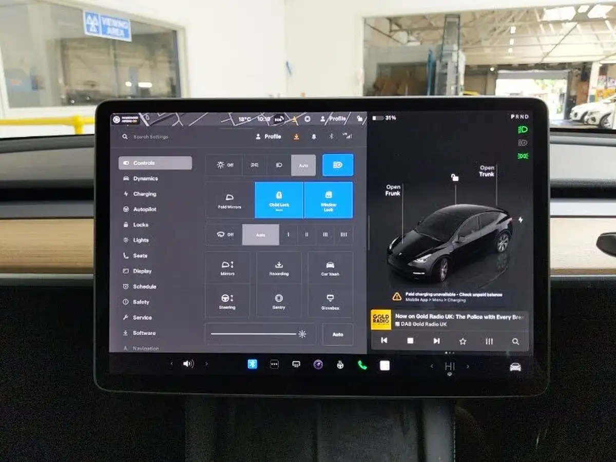 2022-tesla-model-y-e-long-range-big-15
