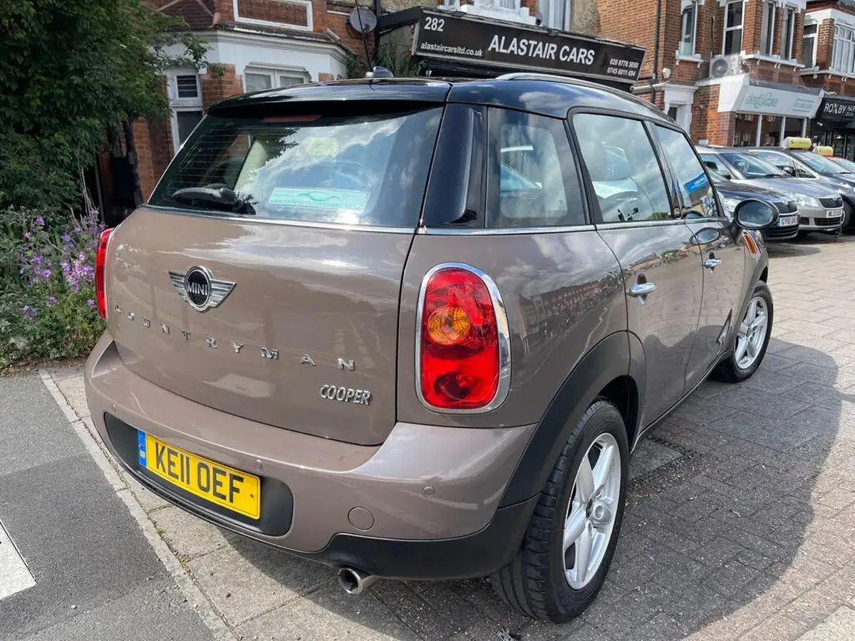 2011-mini-countryman-16-cooper-pepper-big-4