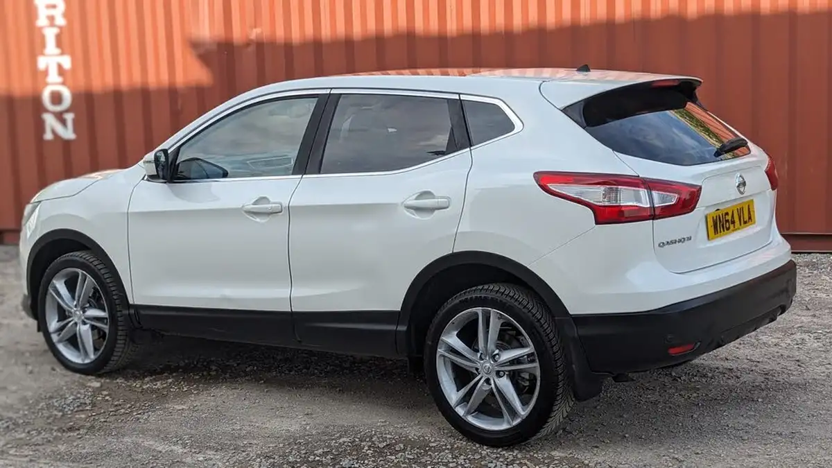 2014-nissan-qashqai-12-acenta-premium-big-3