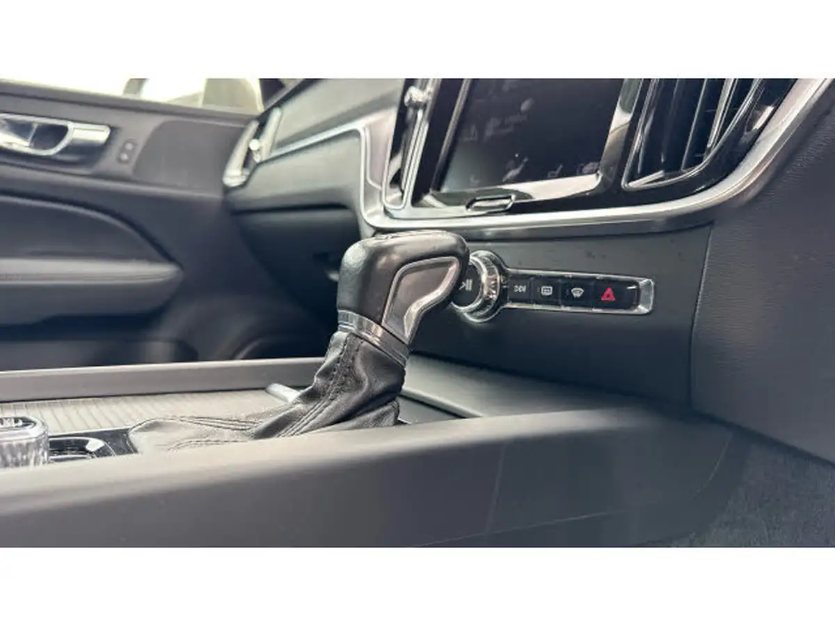2019-volvo-v60-20td-d4-cross-country-big-13
