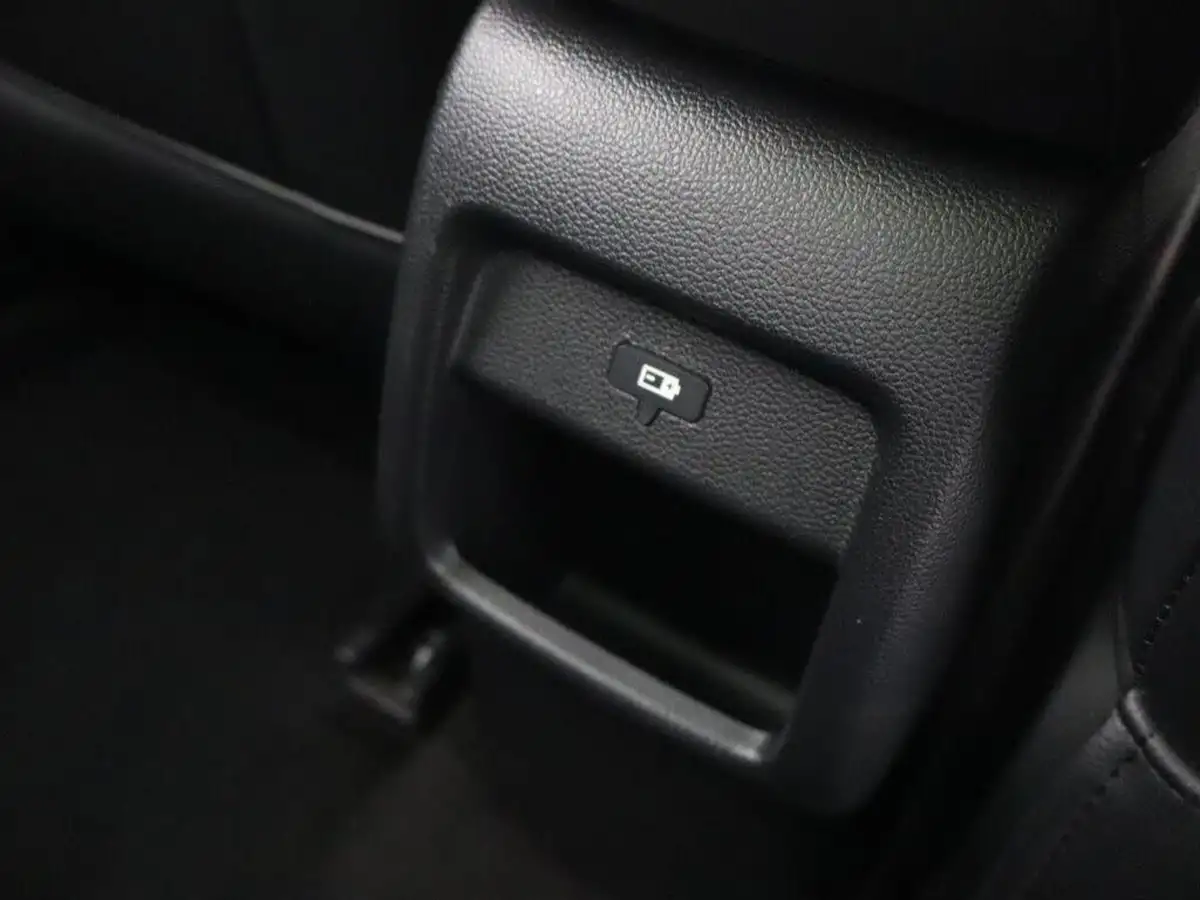 2020-mg-zs-suv-e-exclusive-ev-big-31