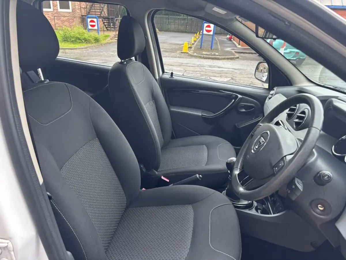 2014-dacia-duster-15d-laureate-110-107bhp-big-8