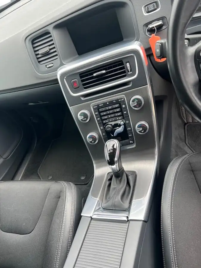 2016-volvo-v60-20td-d4-se-geartronic-big-25
