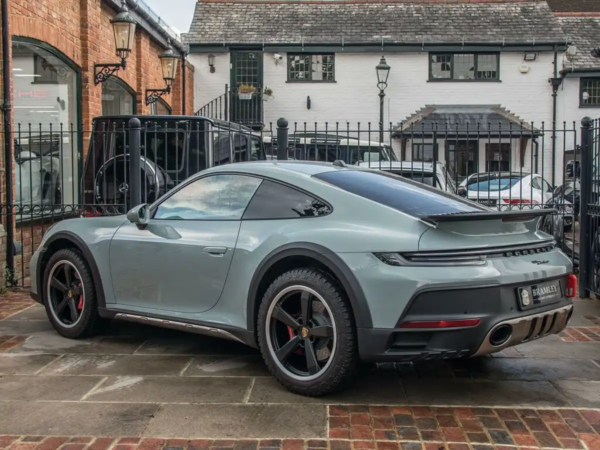 2023-porsche-911-30-dakar-big-4