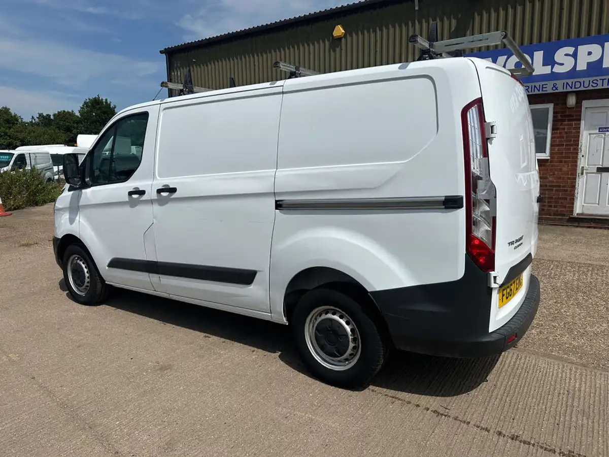 2017-ford-transit-custom-20tdci-290-l1h1-105pseu6-panel-van-big-6