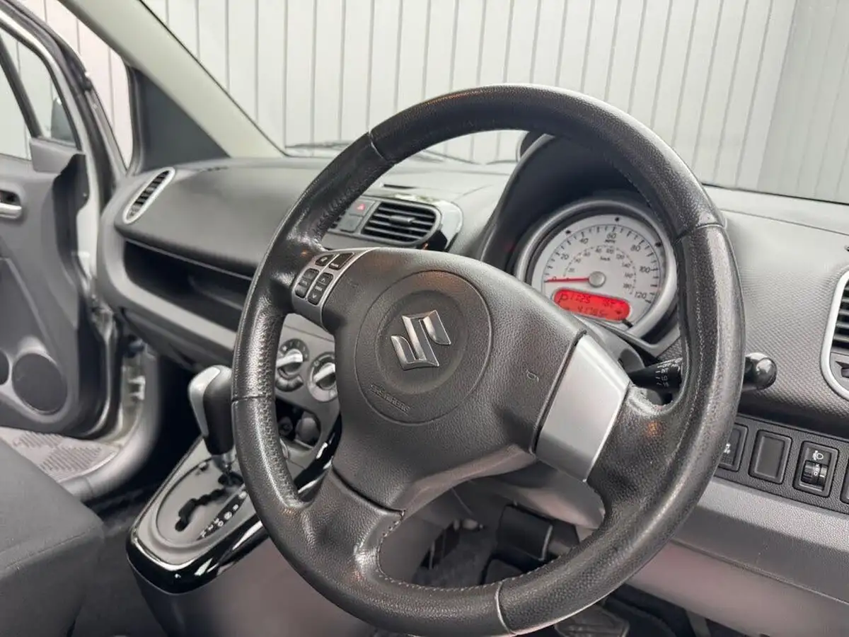 2013-suzuki-splash-12-sz4-auto-big-28