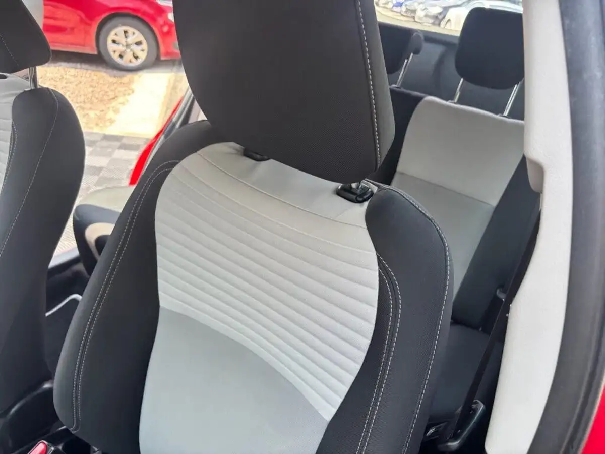 2017-toyota-yaris-15-vvt-i-icon-navi-big-37
