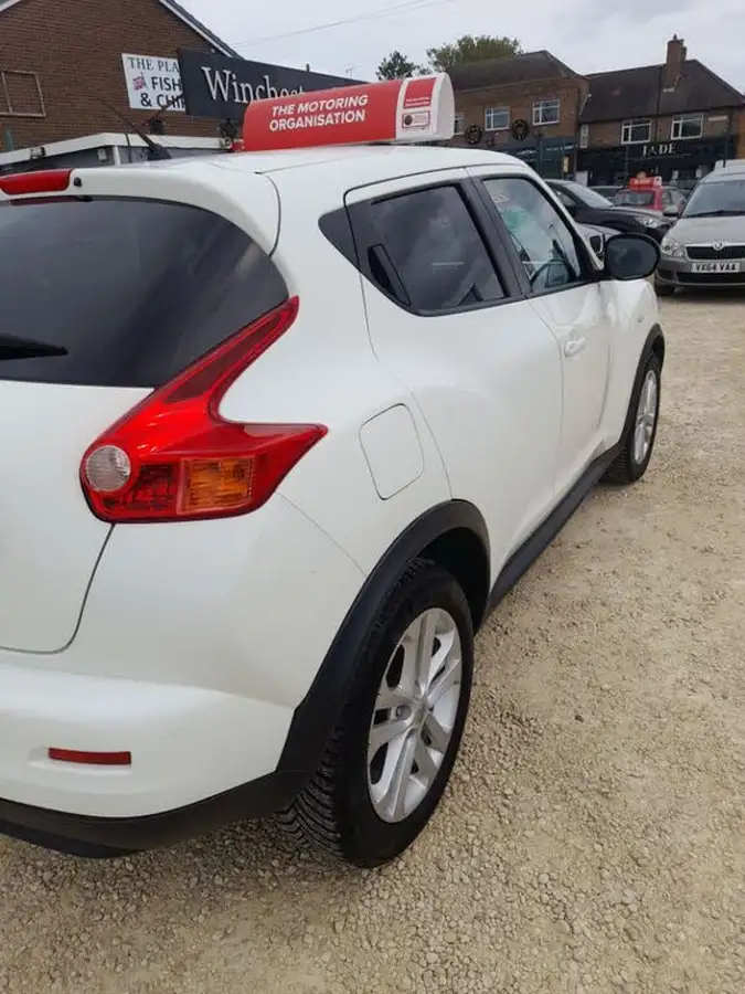 2011-nissan-juke-16-acenta-premium-16v-1598cc-big-3