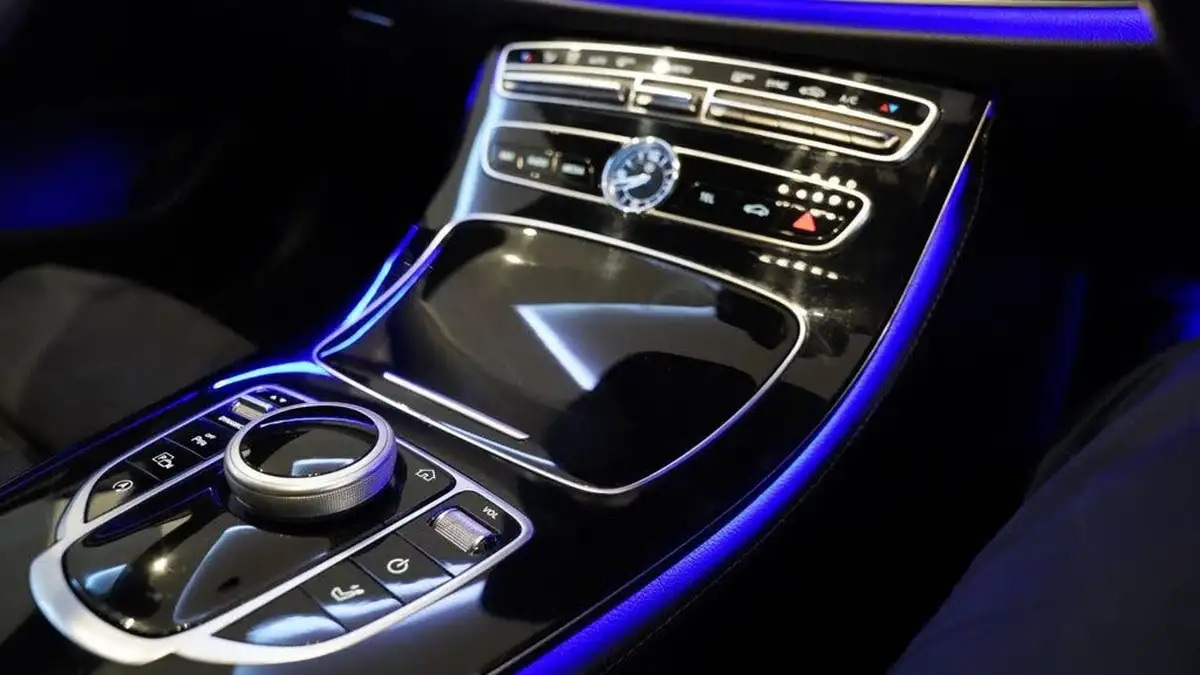 2017-mercedes-benz-e-class-20d-e220d-amg-line-ss-estate-5d-big-59