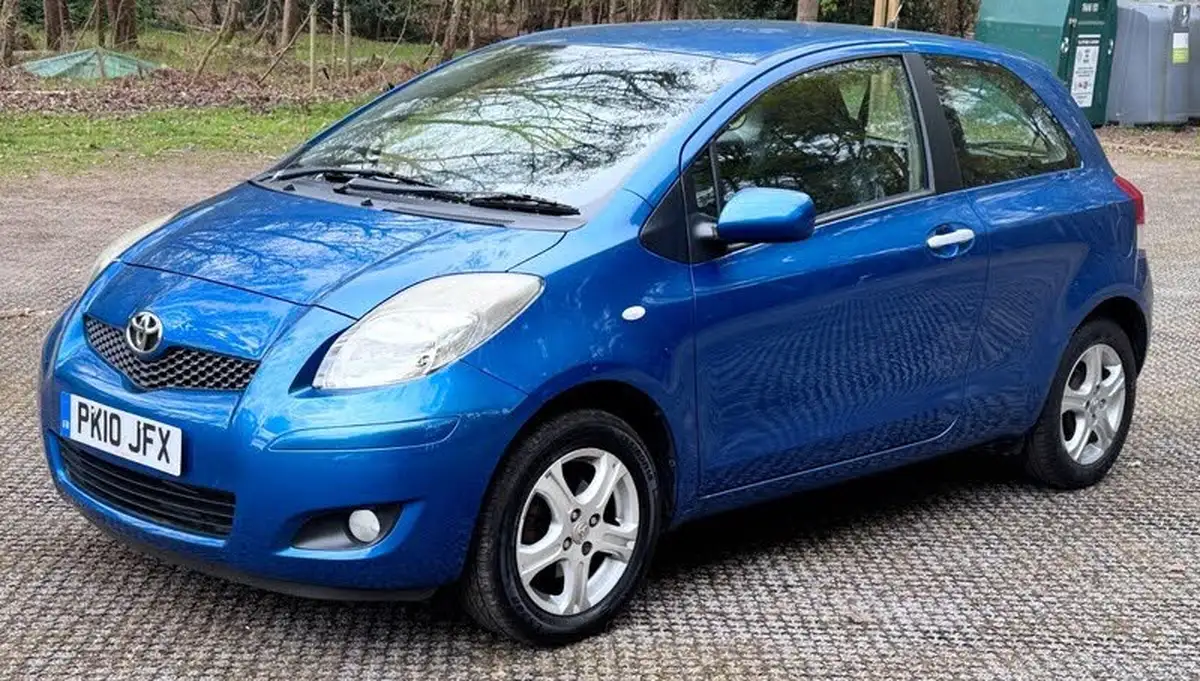 2010-toyota-yaris-10-tr-3d-big-13