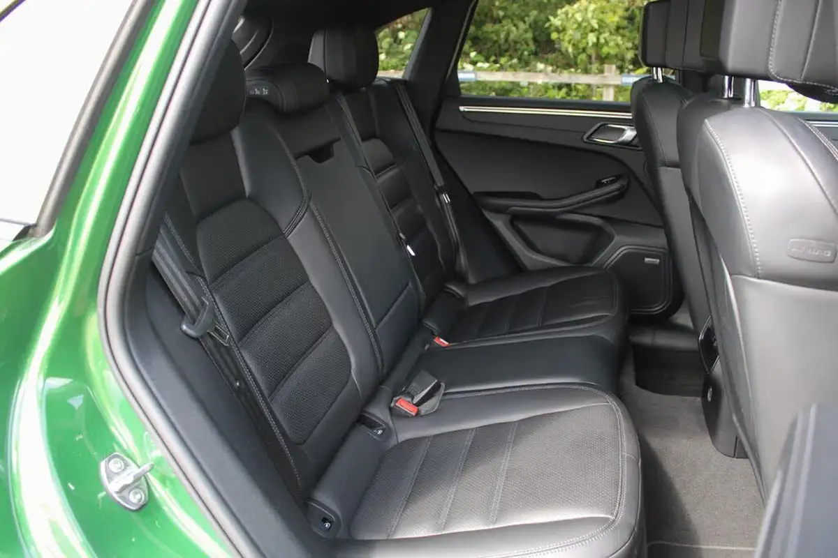 2018-porsche-macan-big-11